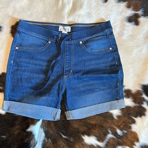 Stretch jean shorts